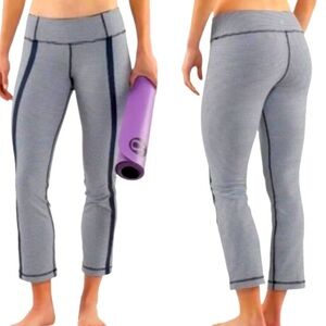 Lululemon Coast To Class Navy White Gingham Mid Rise Cropped Yoga Leggin…